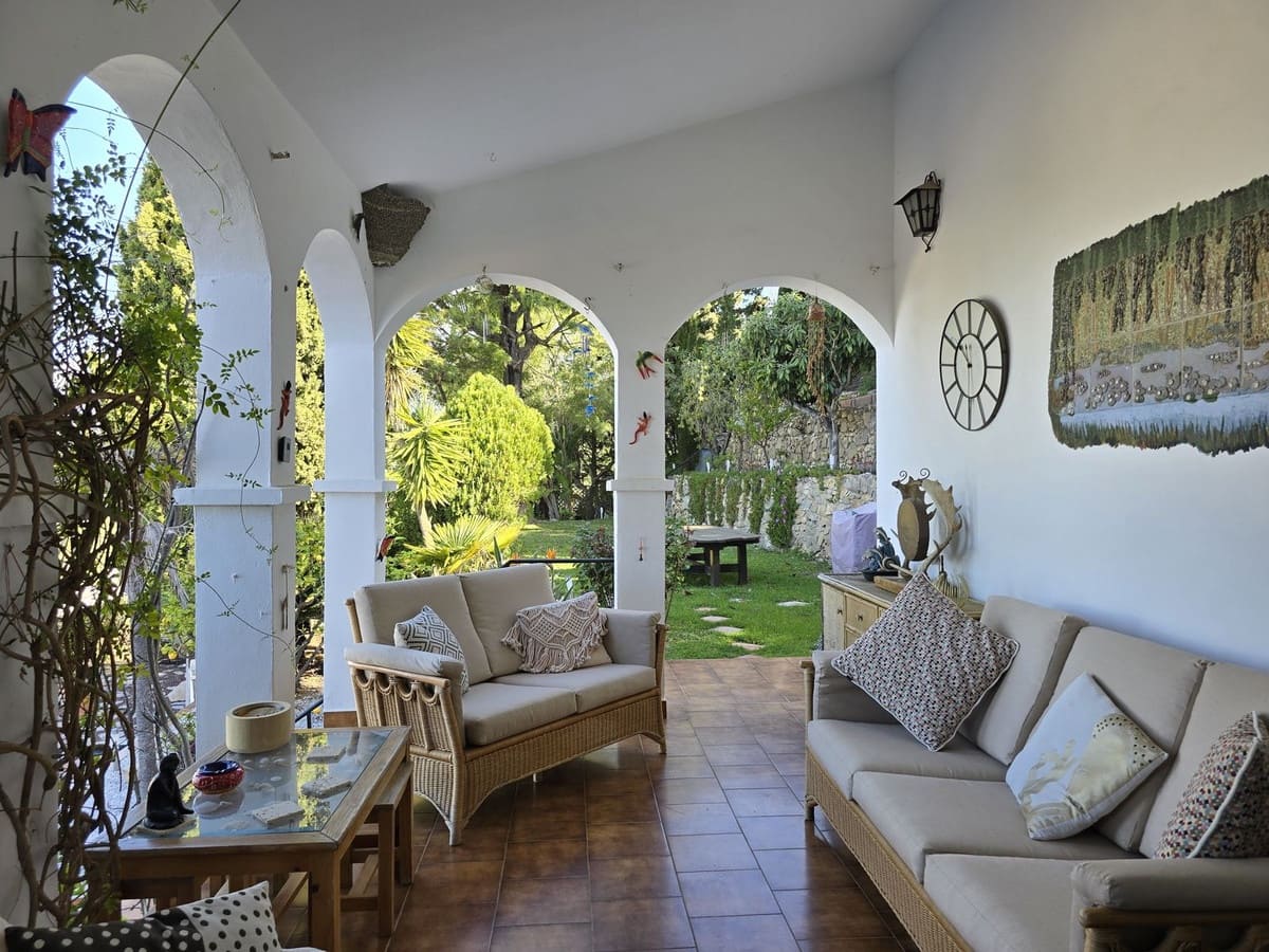 6 bedroom Villa for sale in Competa with pool garage - € 749,950 (Ref: 8957938)