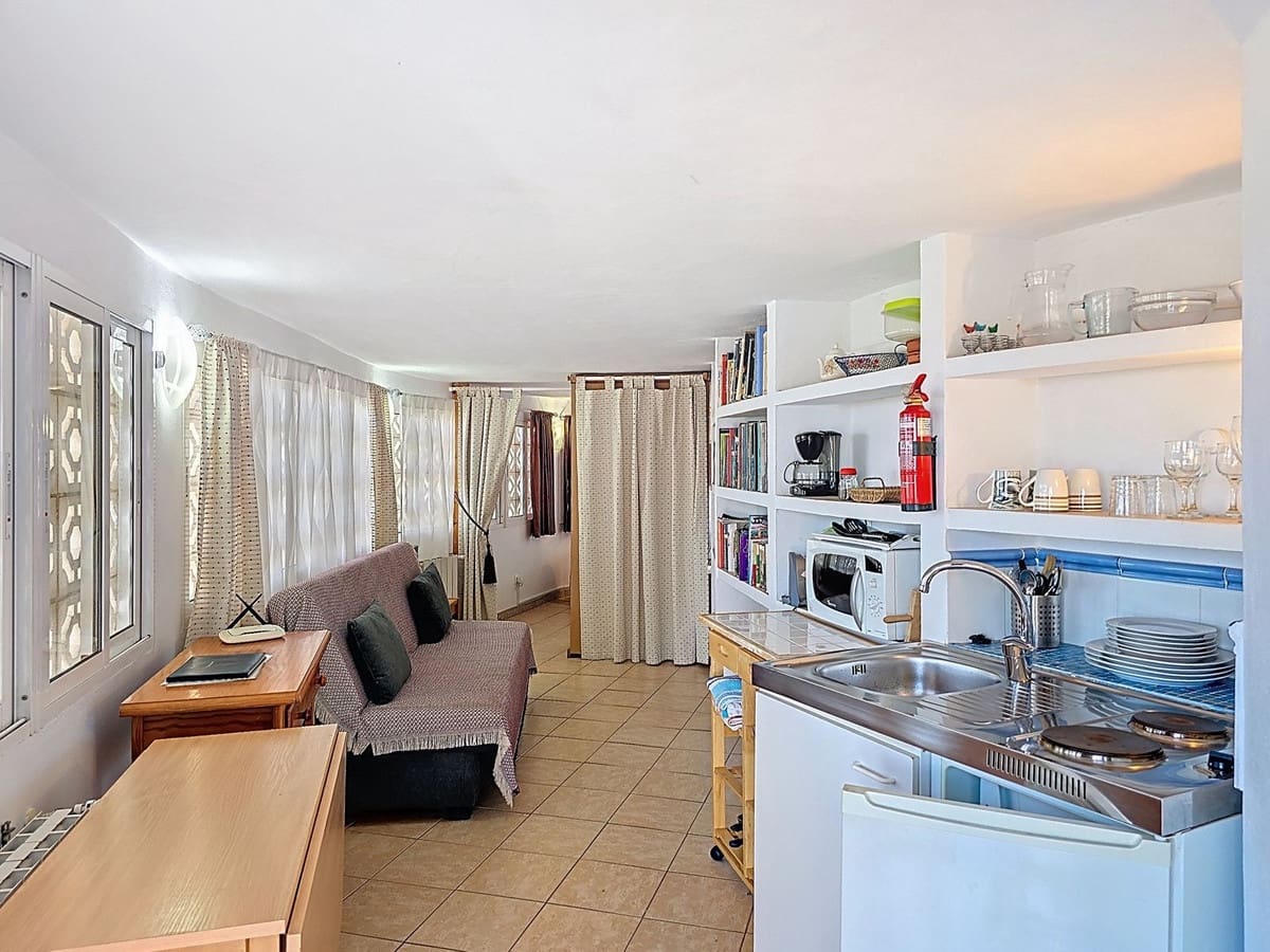 6 bedroom Villa for sale in Competa with pool garage - € 749,950 (Ref: 8957938)