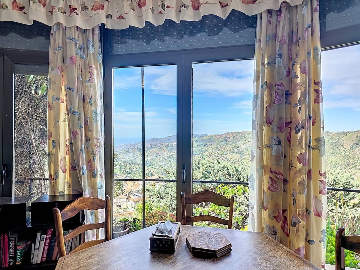 6 bedroom Villa for sale in Competa with pool garage - € 749,950 (Ref: 8957938)