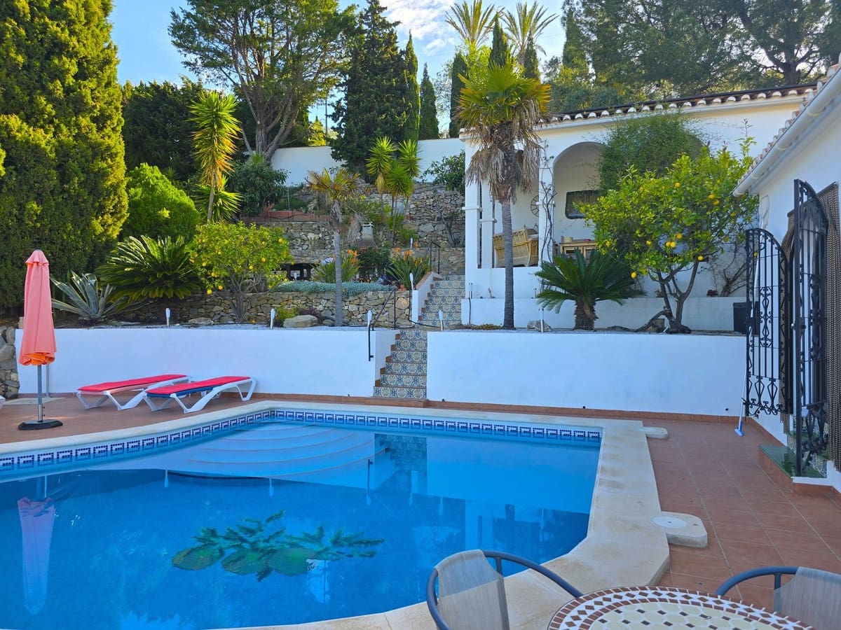 6 bedroom Villa for sale in Competa with pool garage - € 749,950 (Ref: 8957938)