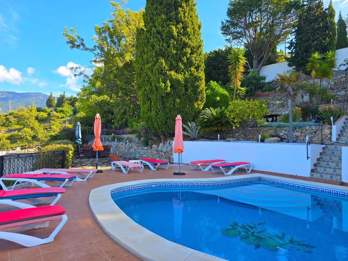 6 bedroom Villa for sale in Competa with pool garage - € 749,950 (Ref: 8957938)
