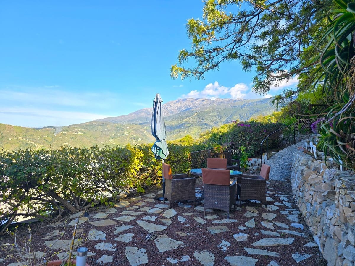 6 bedroom Villa for sale in Competa with pool garage - € 749,950 (Ref: 8957938)