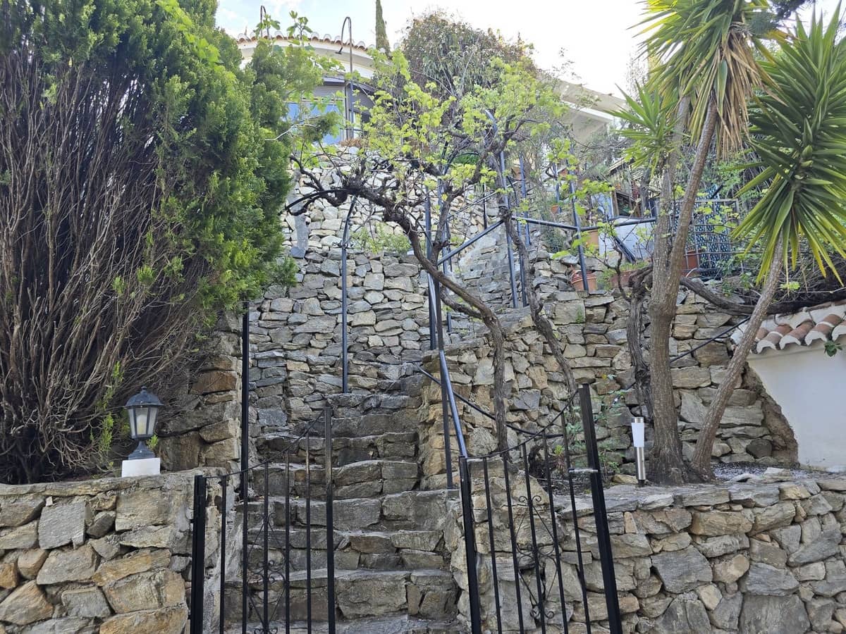 6 bedroom Villa for sale in Competa with pool garage - € 749,950 (Ref: 8957938)