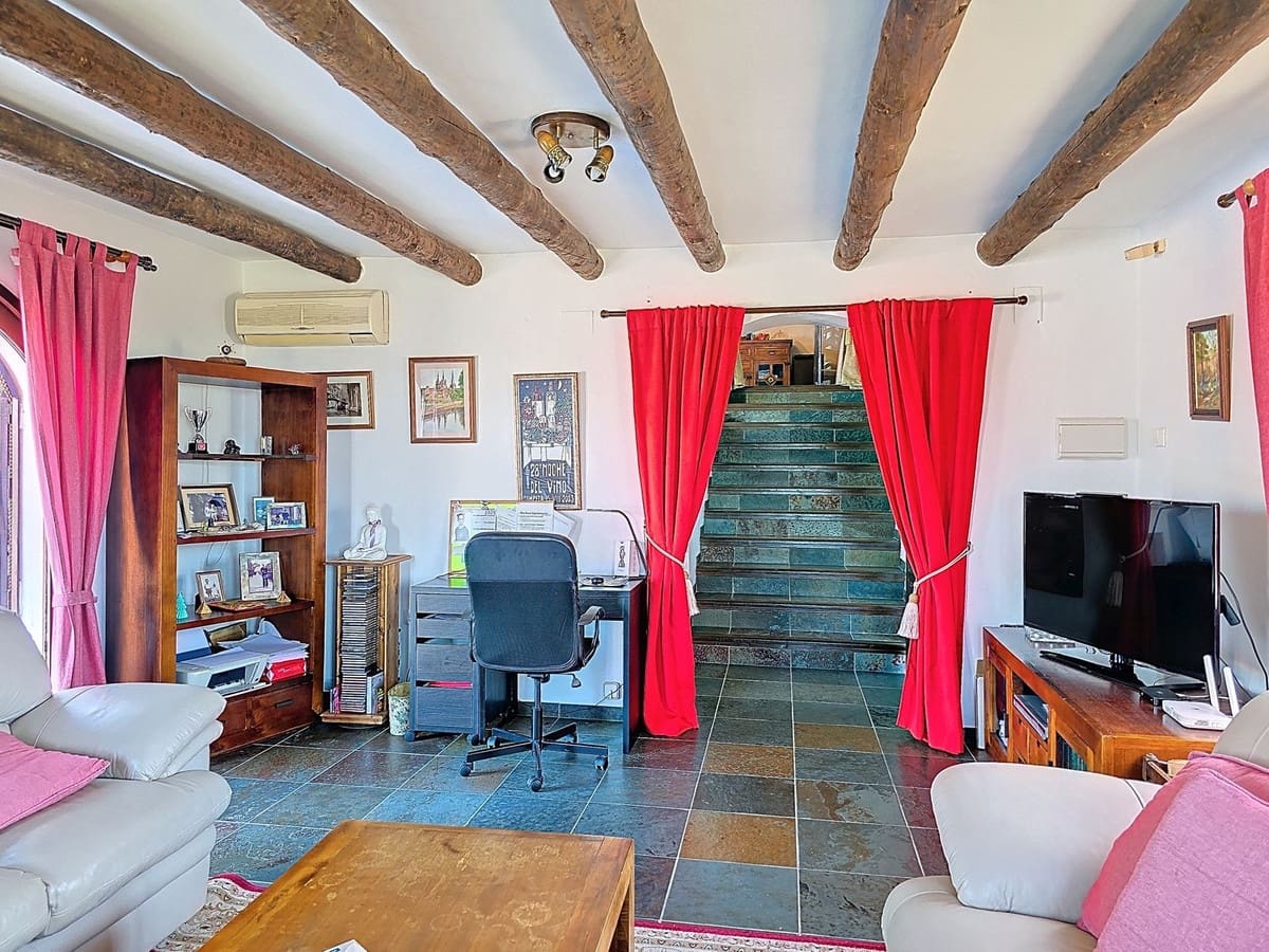 6 bedroom Villa for sale in Competa with pool garage - € 749,950 (Ref: 8957938)