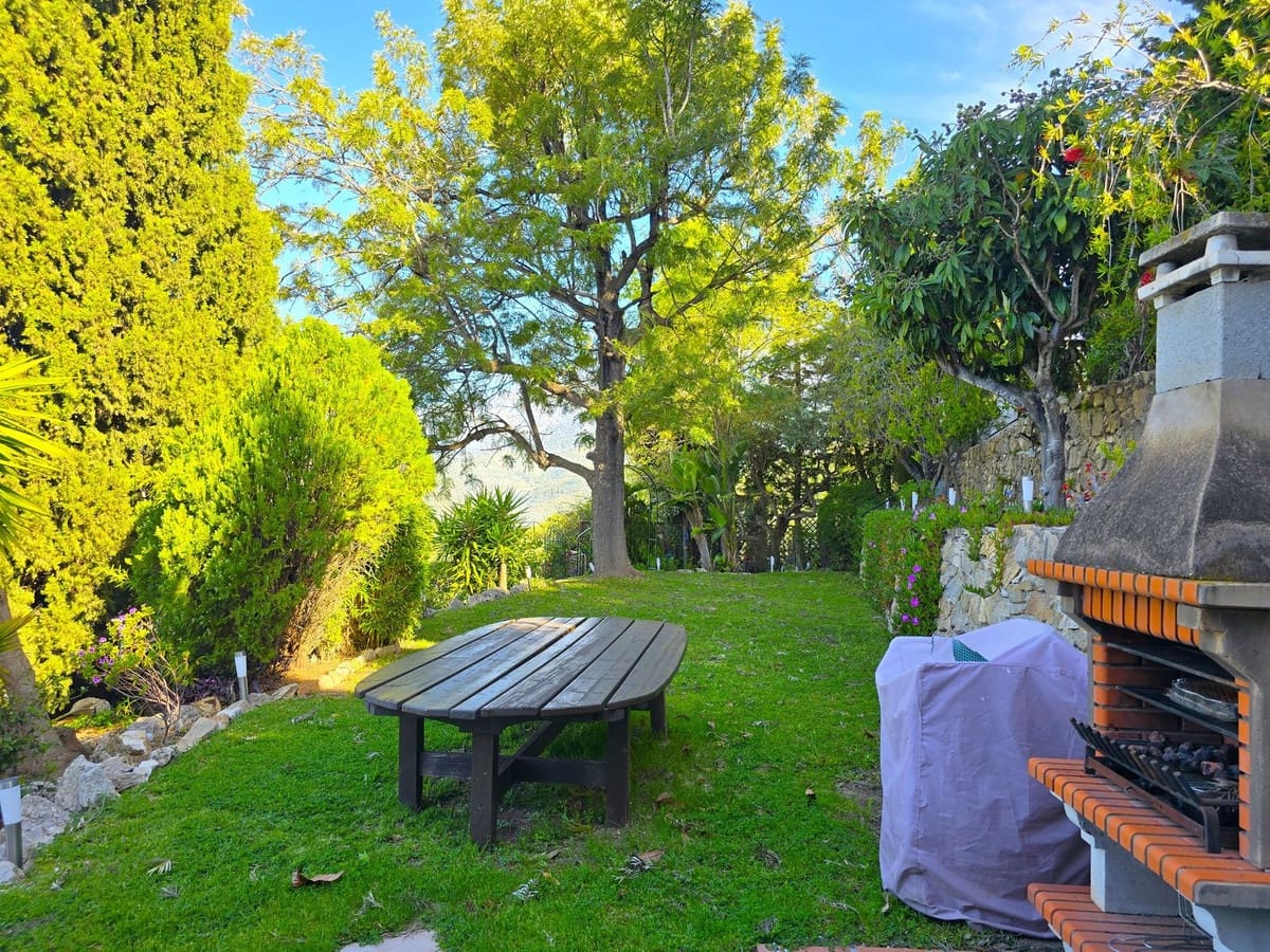 6 bedroom Villa for sale in Competa with pool garage - € 749,950 (Ref: 8957938)