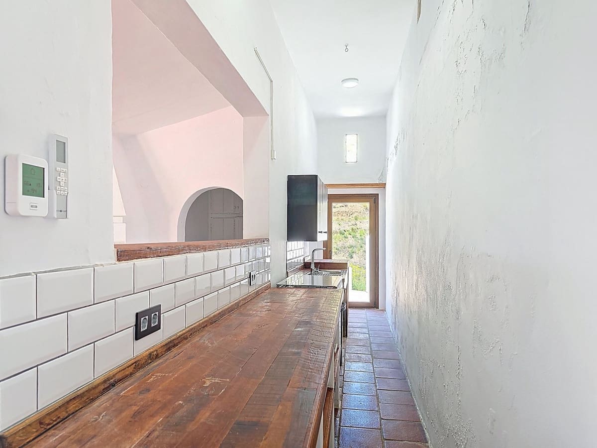 Chalet de 4 habitaciones en Sedella en venta con piscina - 350.000 € (Ref: 8960834)