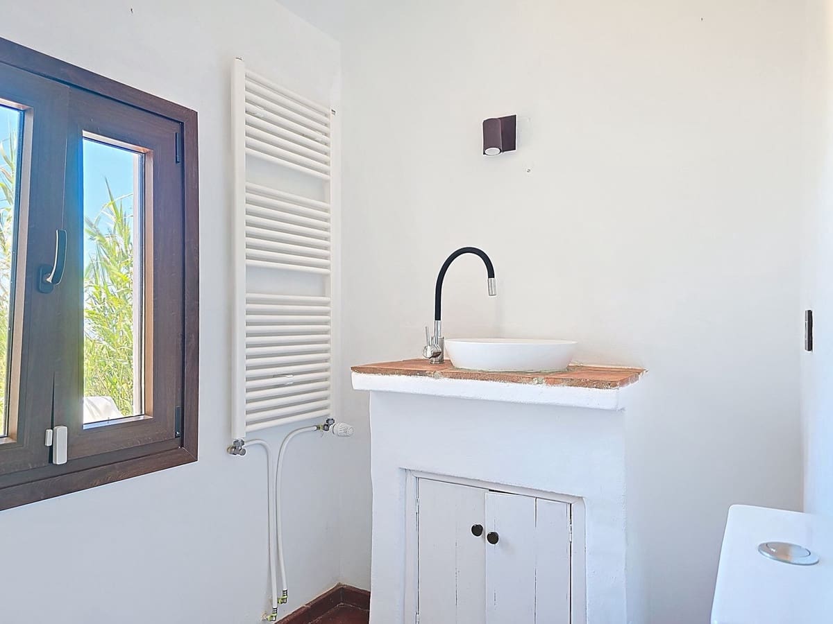 Chalet de 4 habitaciones en Sedella en venta con piscina - 350.000 € (Ref: 8960834)