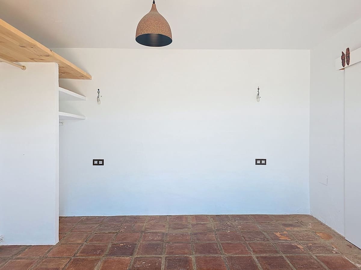 Chalet de 4 habitaciones en Sedella en venta con piscina - 350.000 € (Ref: 8960834)