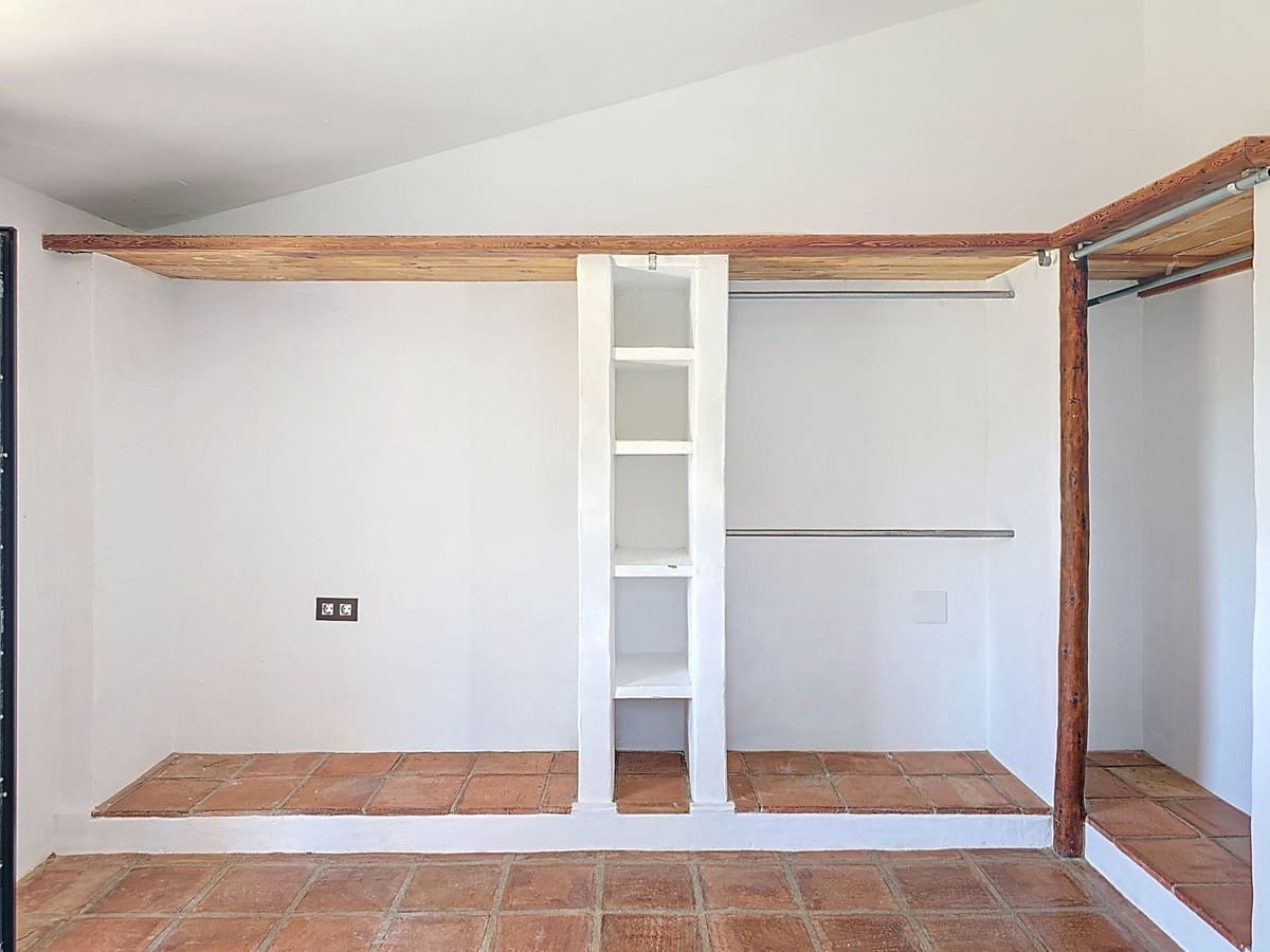 Chalet de 4 habitaciones en Sedella en venta con piscina - 350.000 € (Ref: 8960834)