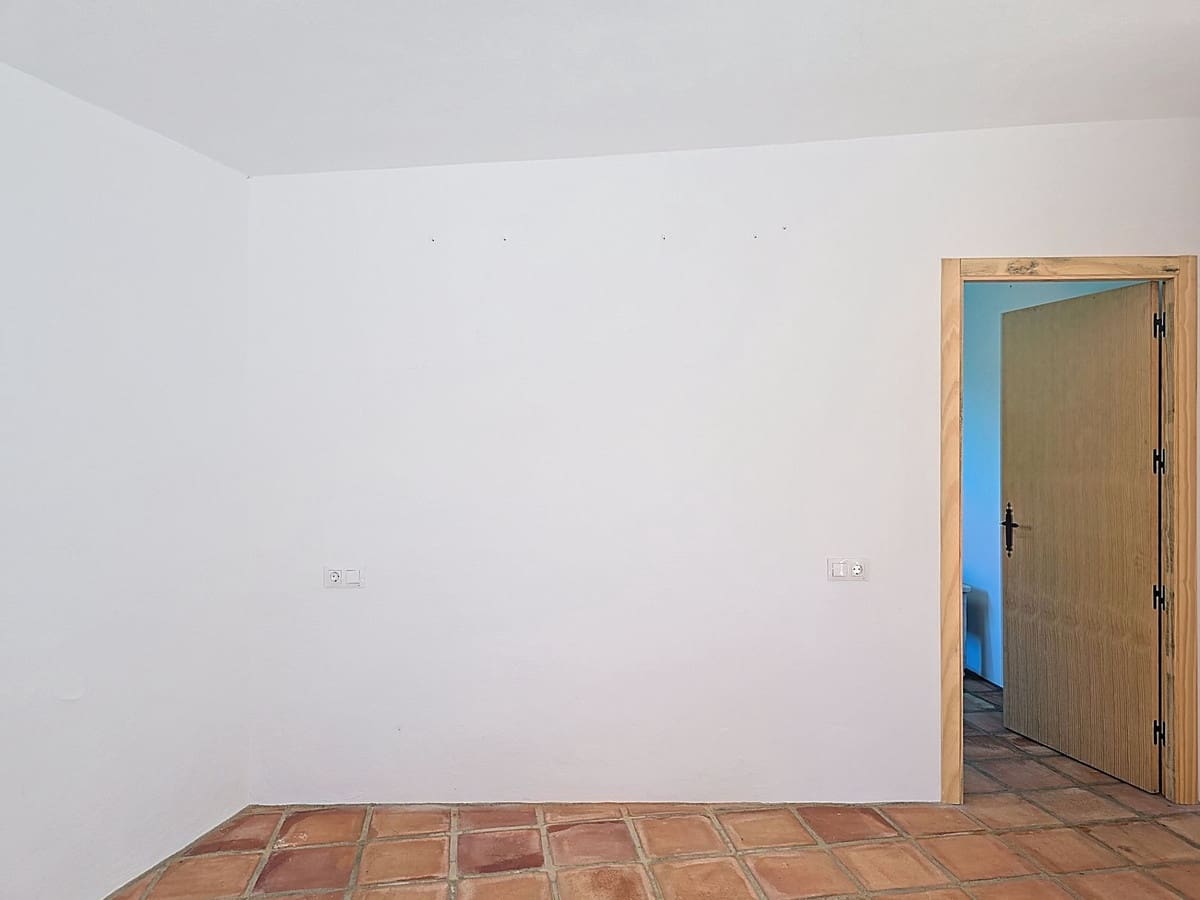 Chalet de 4 habitaciones en Sedella en venta con piscina - 350.000 € (Ref: 8960834)