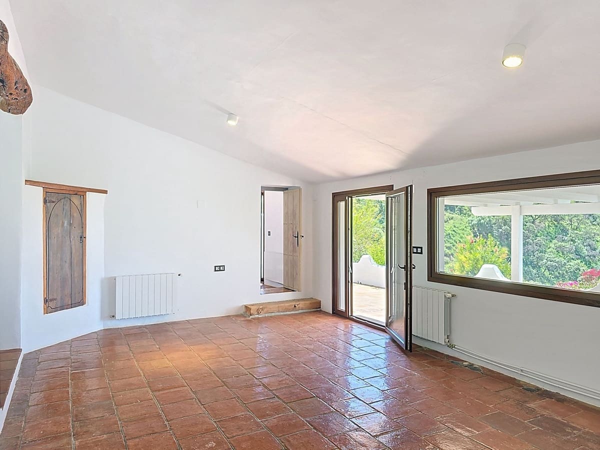 Chalet de 4 habitaciones en Sedella en venta con piscina - 350.000 € (Ref: 8960834)