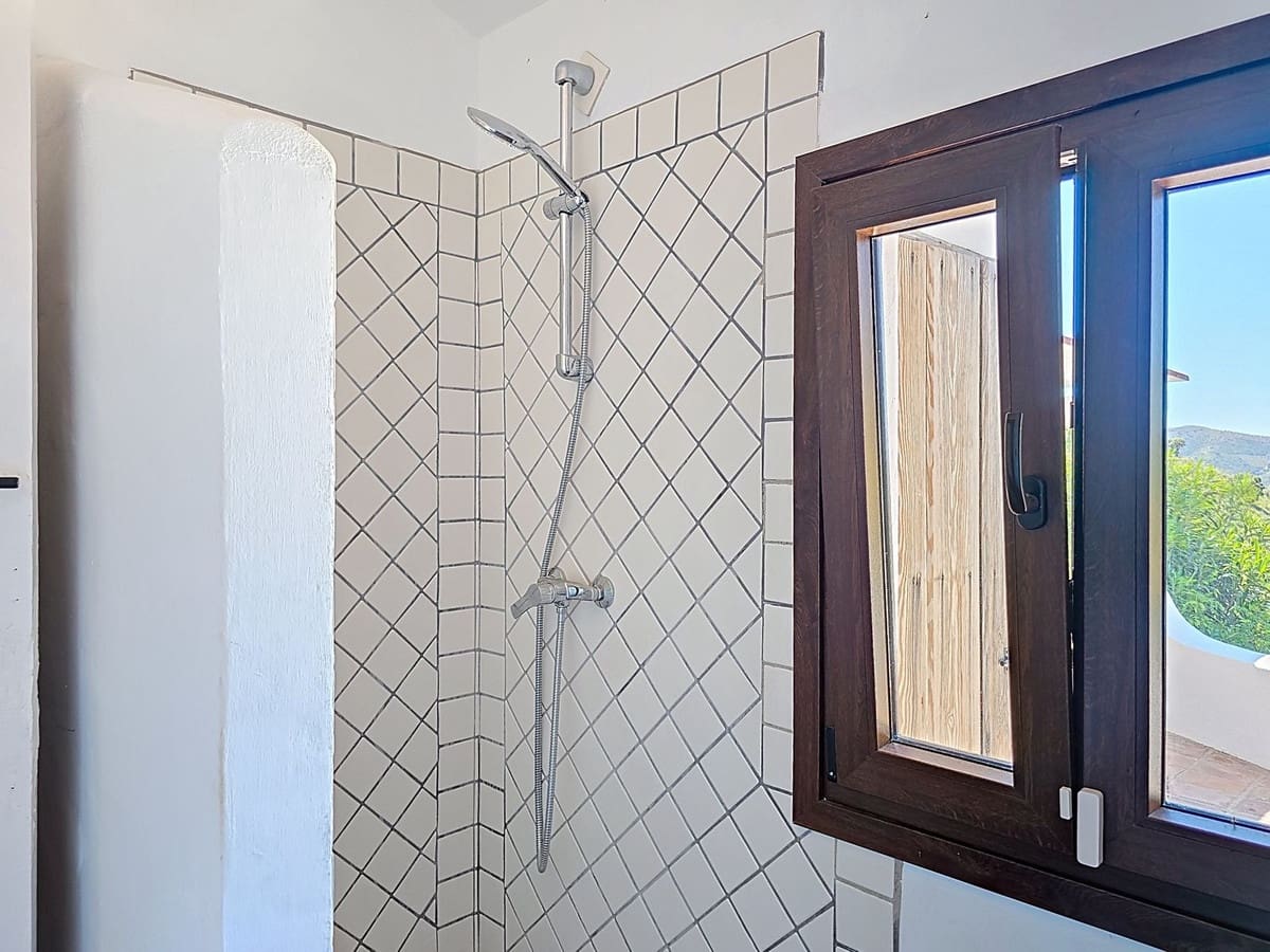 Chalet de 4 habitaciones en Sedella en venta con piscina - 350.000 € (Ref: 8960834)