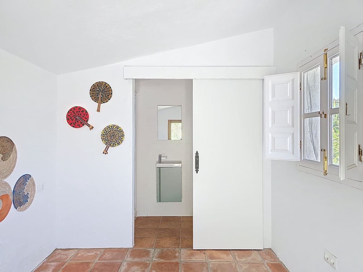 Chalet de 4 habitaciones en Sedella en venta con piscina - 350.000 € (Ref: 8960834)