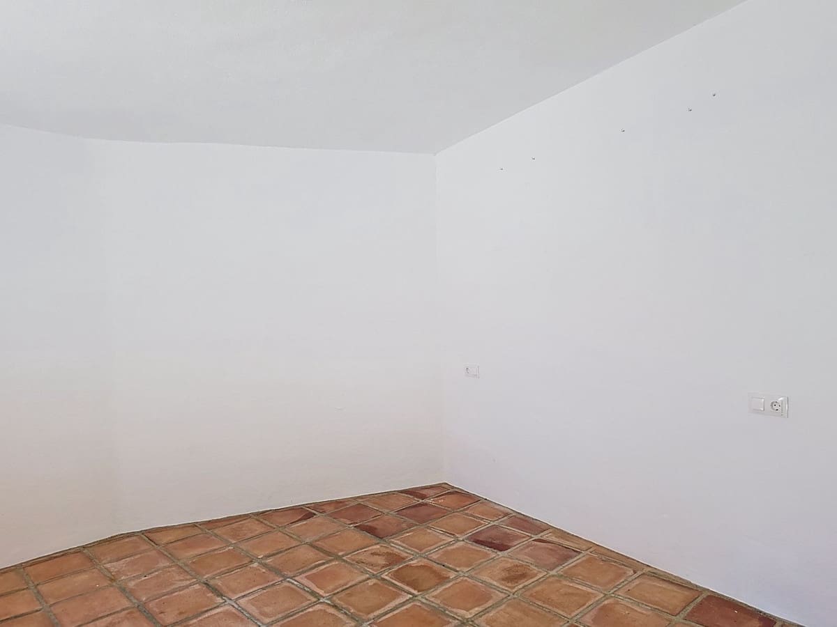 Chalet de 4 habitaciones en Sedella en venta con piscina - 350.000 € (Ref: 8960834)