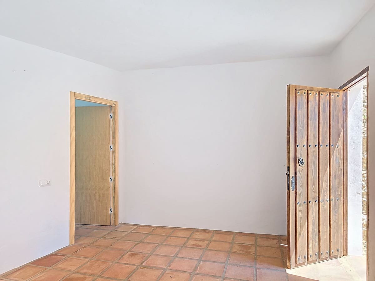 Chalet de 4 habitaciones en Sedella en venta con piscina - 350.000 € (Ref: 8960834)