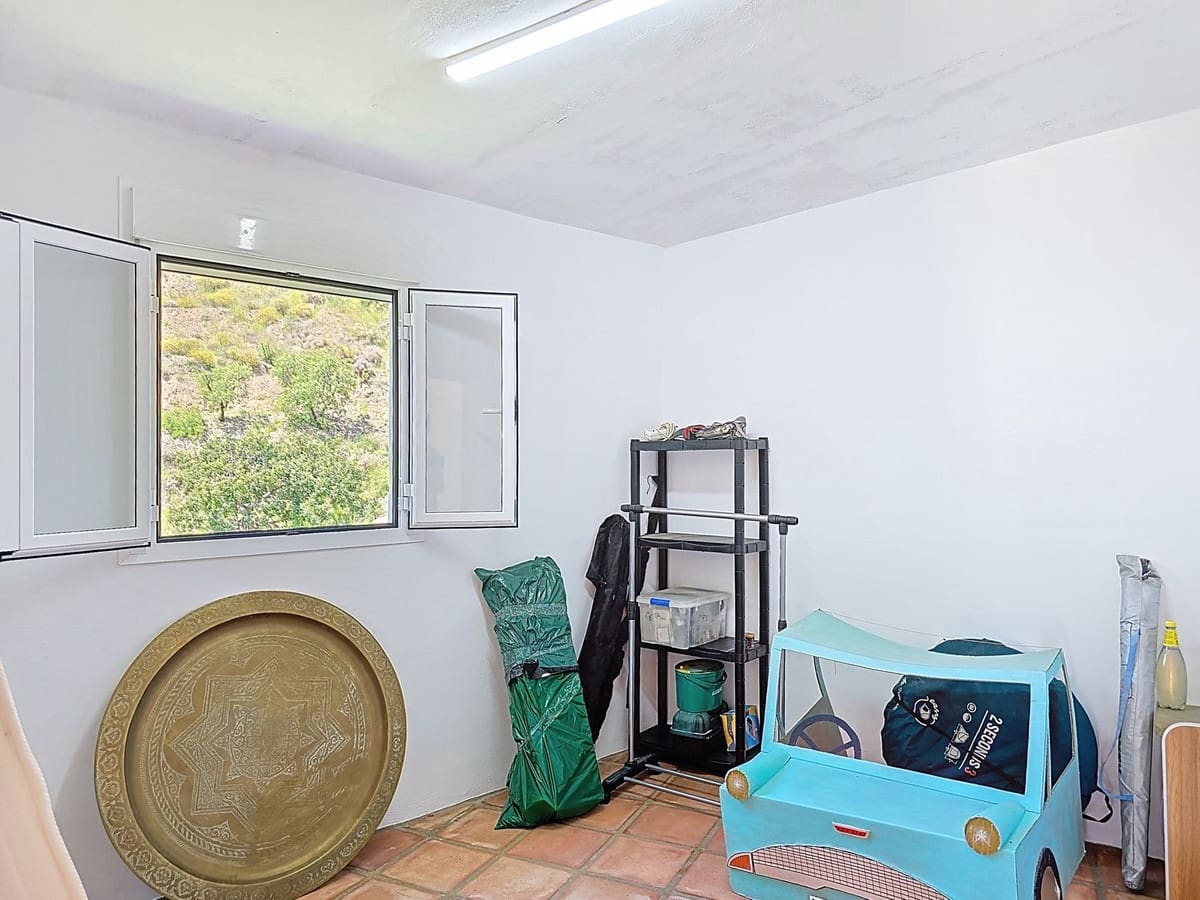 Chalet de 4 habitaciones en Sedella en venta con piscina - 350.000 € (Ref: 8960834)