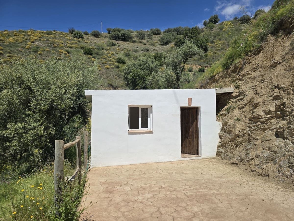 Chalet de 4 habitaciones en Sedella en venta con piscina - 350.000 € (Ref: 8960834)