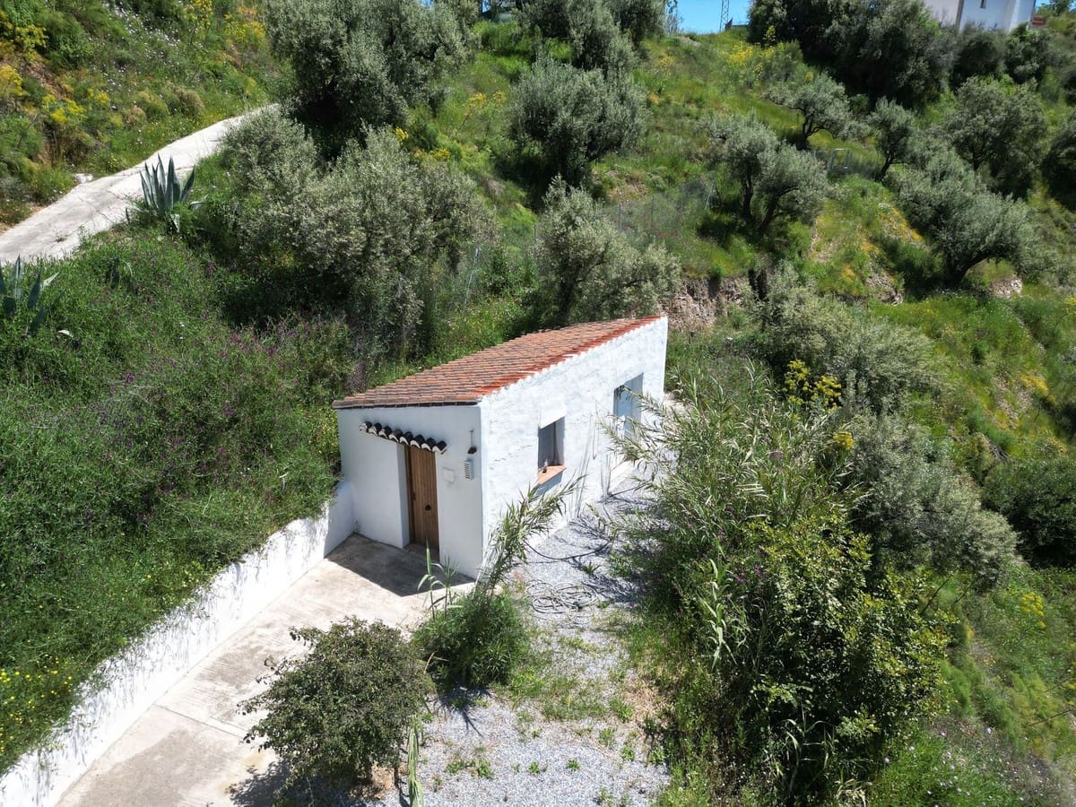 Chalet de 4 habitaciones en Sedella en venta con piscina - 350.000 € (Ref: 8960834)