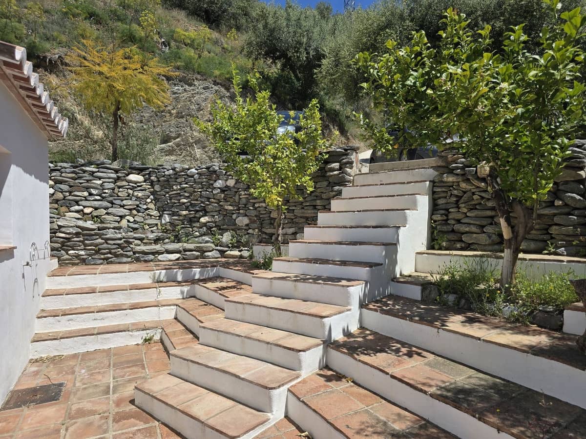 Chalet de 4 habitaciones en Sedella en venta con piscina - 350.000 € (Ref: 8960834)