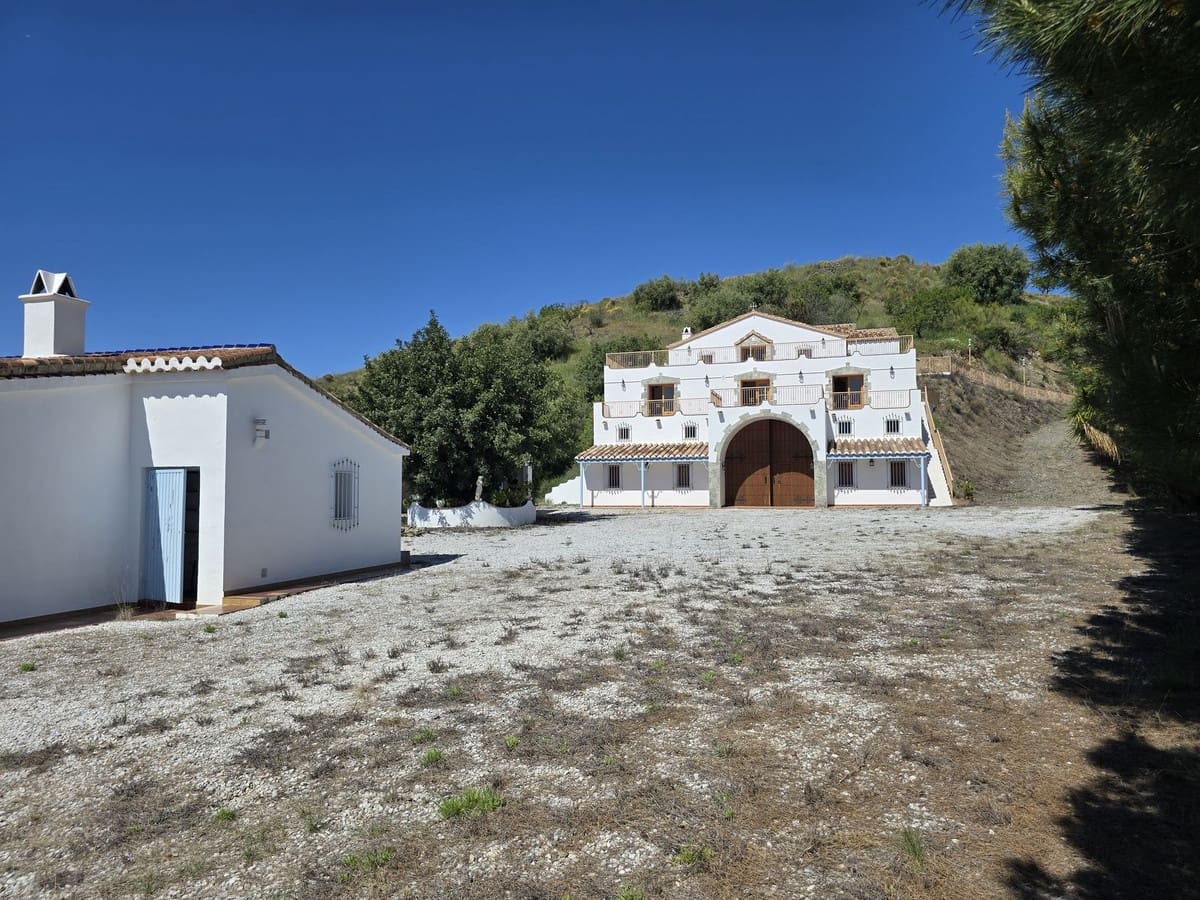 4 soveværelse Villa til salg i Sedella med garage - € 499.000 (Ref: 8961218)