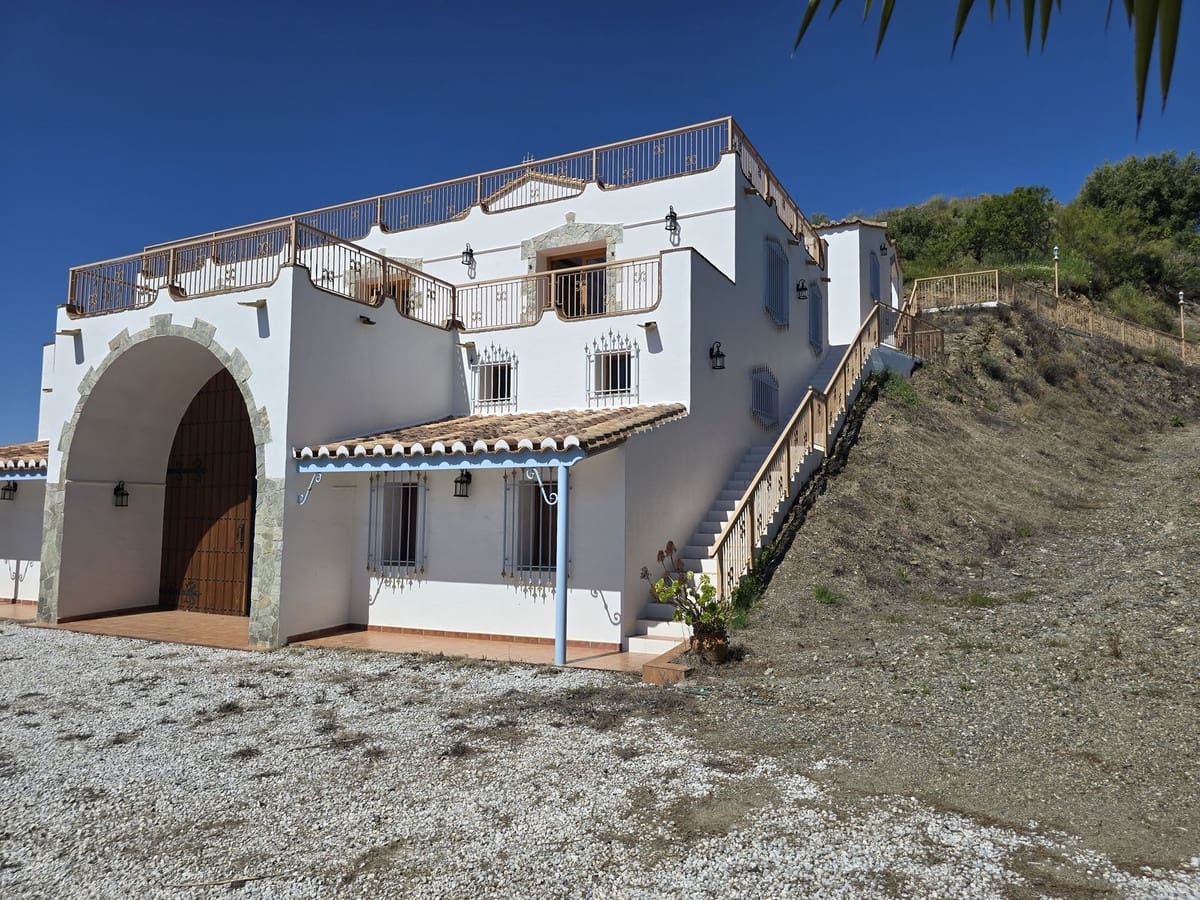 4 soveværelse Villa til salg i Sedella med garage - € 499.000 (Ref: 8961218)