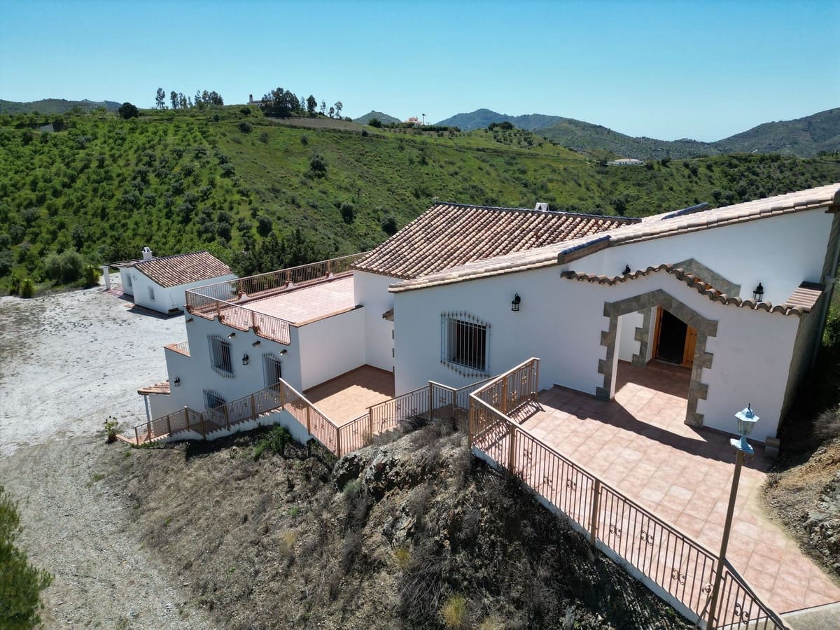 4 soveværelse Villa til salg i Sedella med garage - € 499.000 (Ref: 8961218)