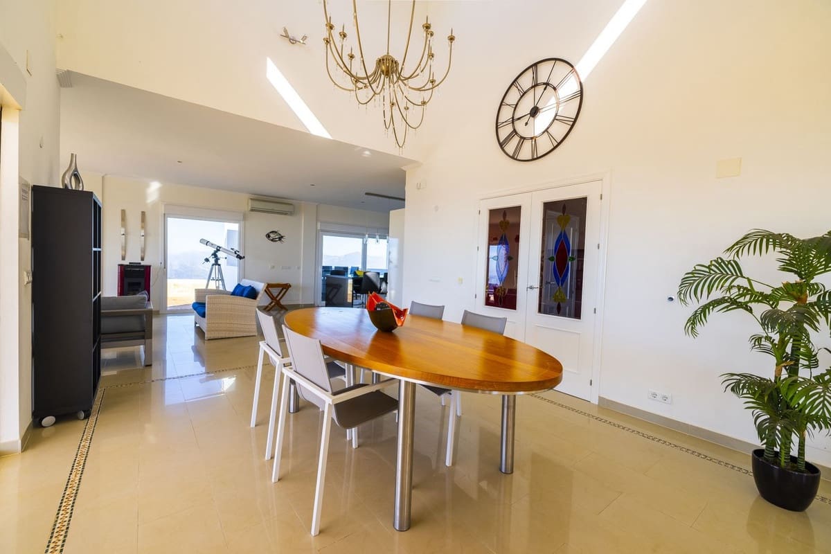 3 soveværelse Villa til salg i Arenas med swimmingpool garage - € 495.000 (Ref: 8966793)