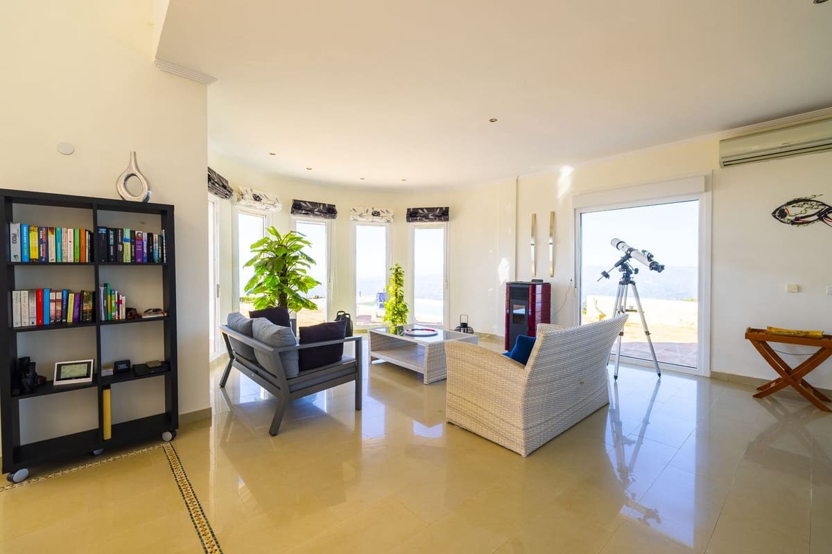 3 soveværelse Villa til salg i Arenas med swimmingpool garage - € 495.000 (Ref: 8966793)