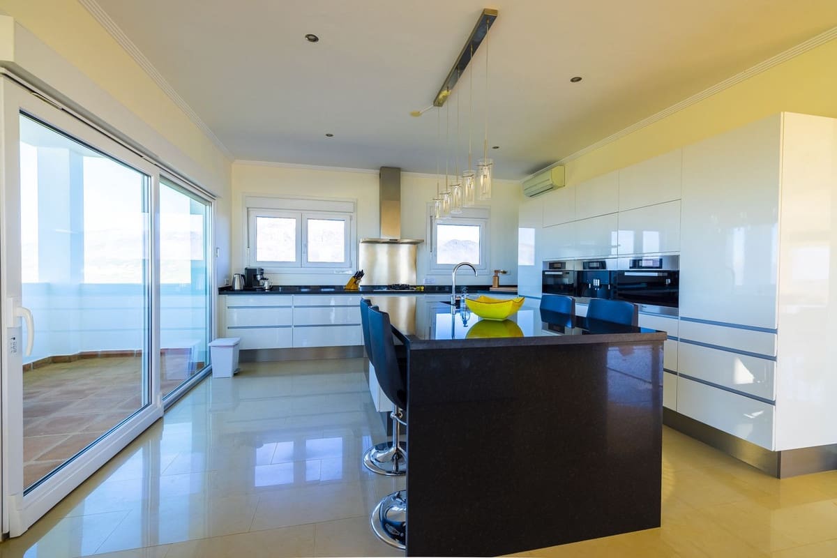 3 soveværelse Villa til salg i Arenas med swimmingpool garage - € 495.000 (Ref: 8966793)