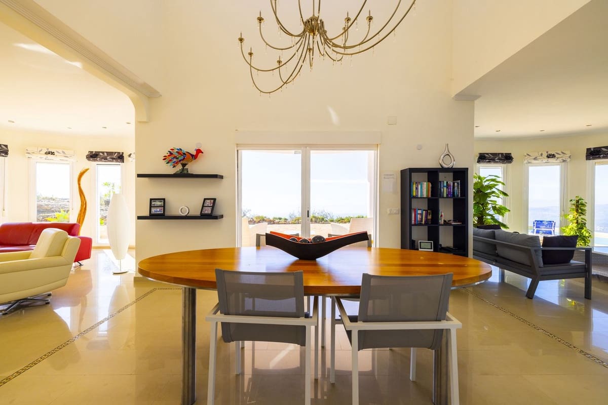 3 soveværelse Villa til salg i Arenas med swimmingpool garage - € 495.000 (Ref: 8966793)