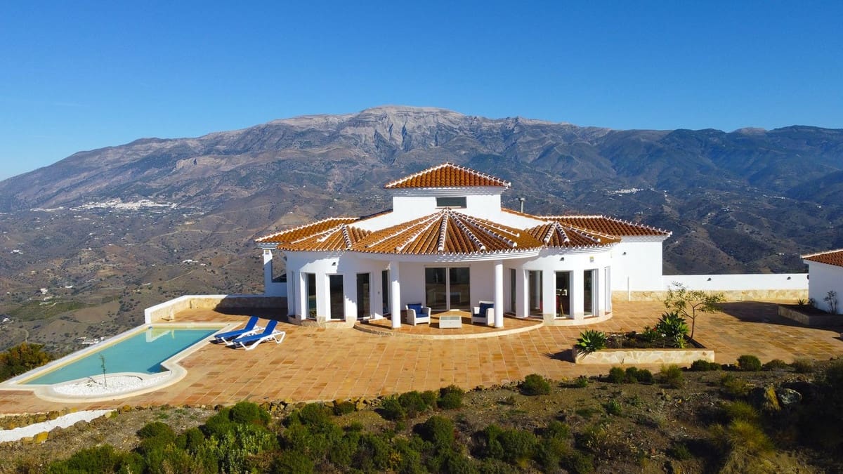 3 soveværelse Villa til salg i Arenas med swimmingpool garage - € 495.000 (Ref: 8966793)