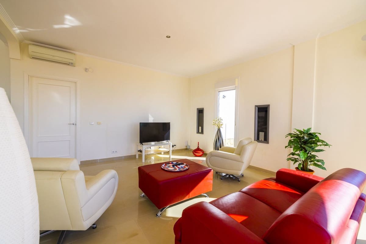 3 bedroom Villa for sale in Arenas with pool garage - € 495,000 (Ref: 8966793)