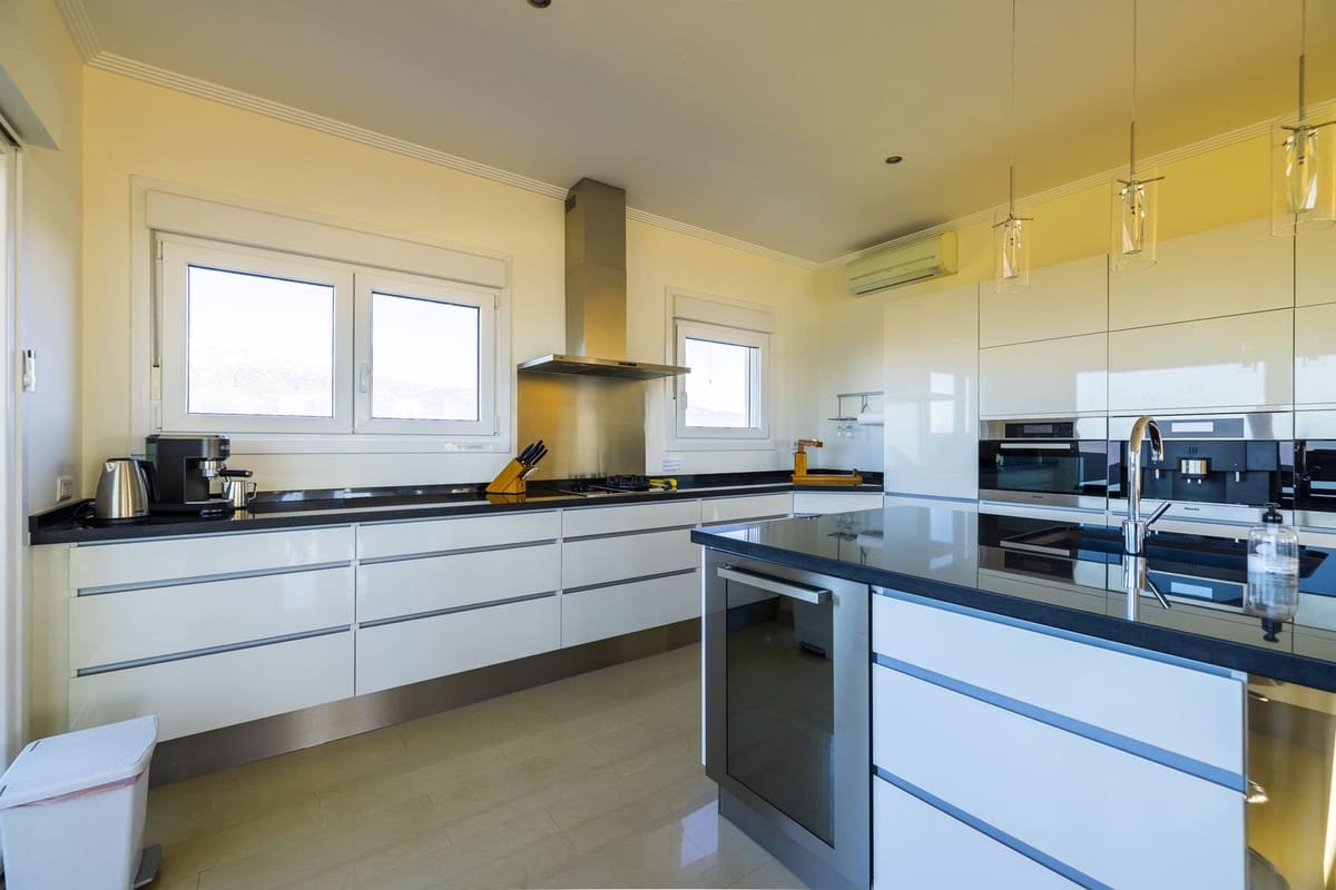 3 bedroom Villa for sale in Arenas with pool garage - € 495,000 (Ref: 8966793)