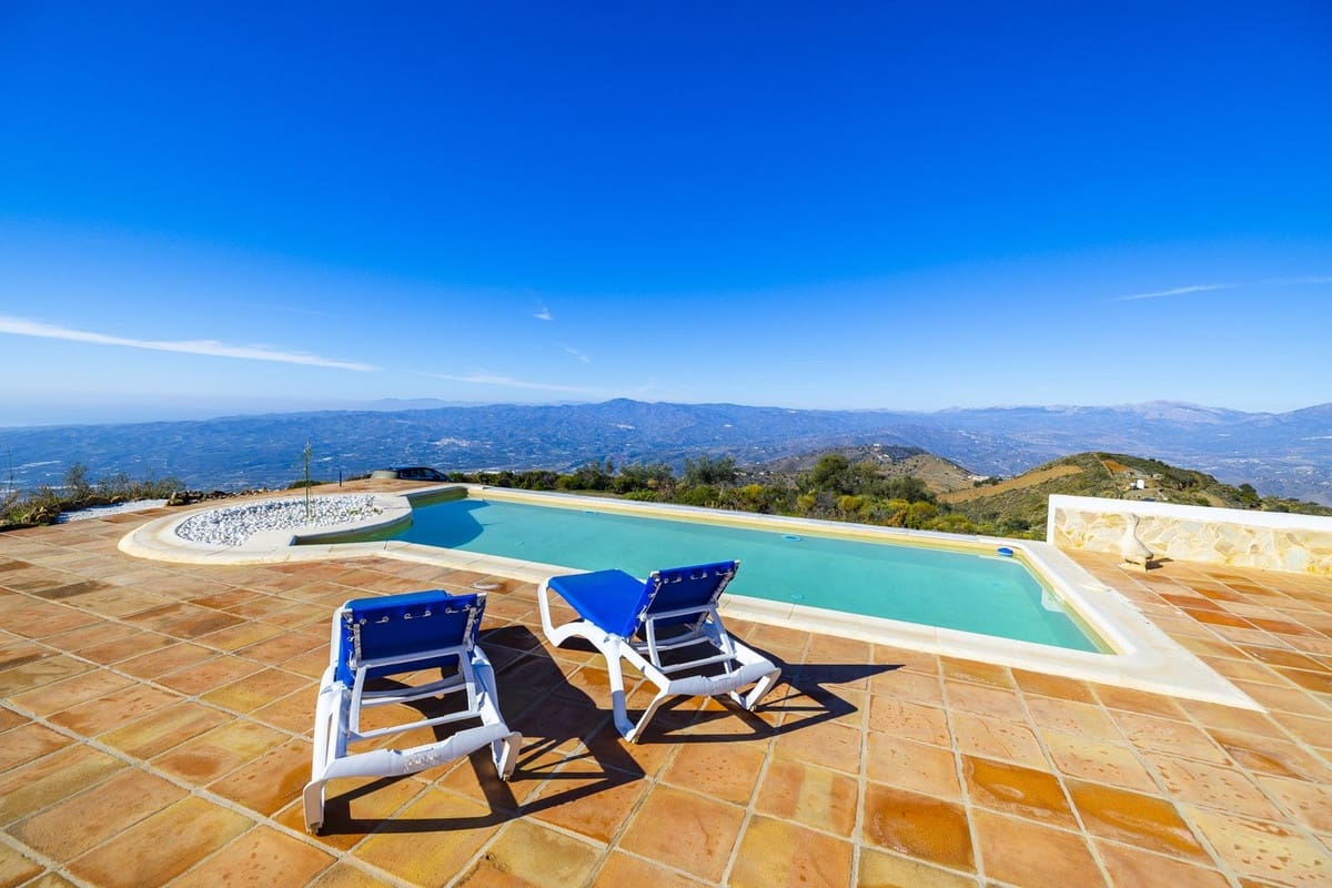 3 bedroom Villa for sale in Arenas with pool garage - € 495,000 (Ref: 8966793)