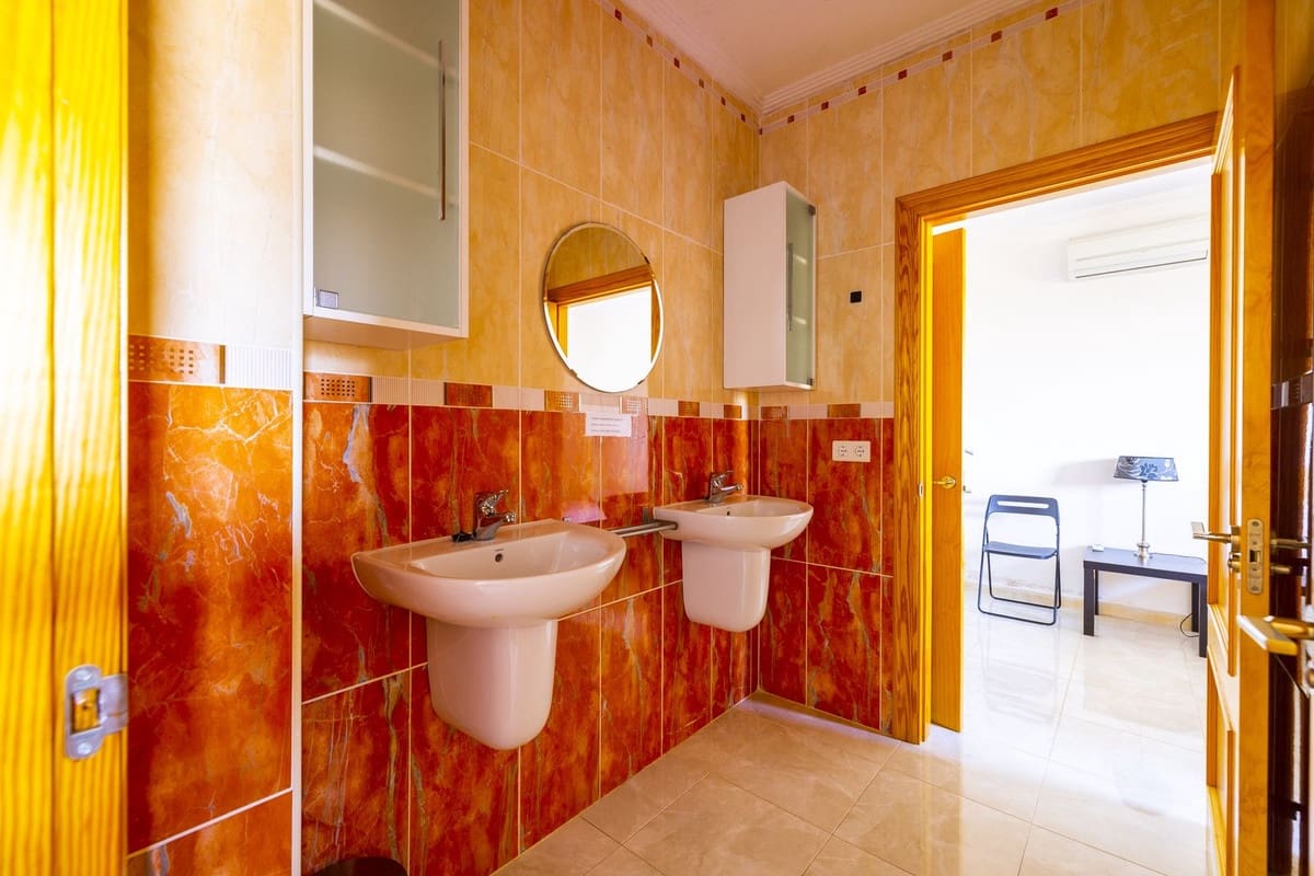 3 bedroom Villa for sale in Arenas with pool garage - € 495,000 (Ref: 8966793)