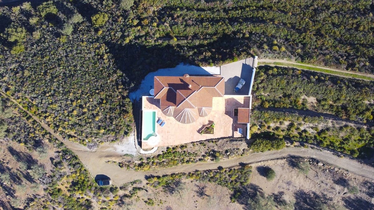 3 bedroom Villa for sale in Arenas with pool garage - € 495,000 (Ref: 8966793)
