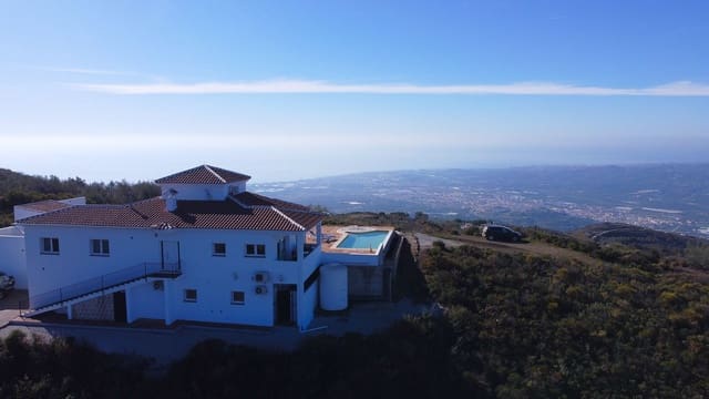 3 bedroom Villa for sale in Arenas with pool garage - € 495,000 (Ref: 8966793)