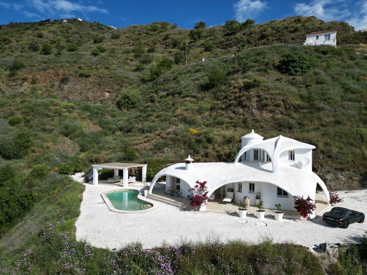 3 soveværelse Villa til salg i Arenas med swimmingpool garage - € 490.000 (Ref: 8971251)