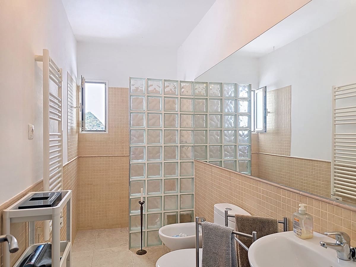 3 soveværelse Villa til salg i Arenas med swimmingpool garage - € 490.000 (Ref: 8971251)