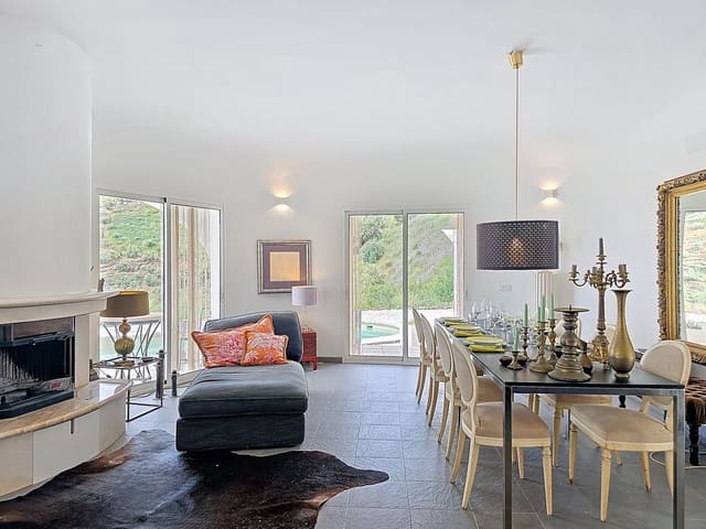 3 soverom Villa til salgs i Arenas med svømmebasseng garasje - € 490 000 (Ref: 8971251)