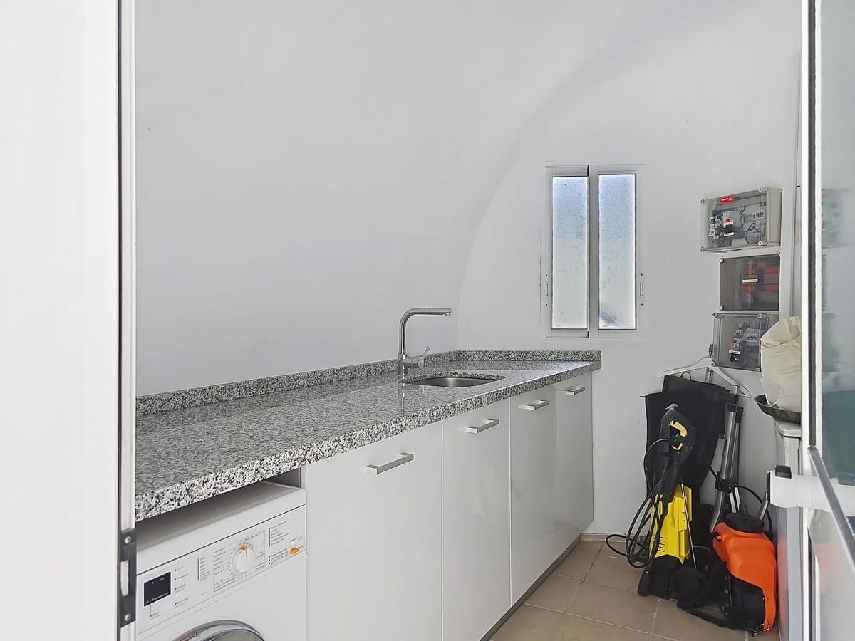 Chalet de 3 habitaciones en Arenas en venta con piscina garaje - 490.000 € (Ref: 8971251)