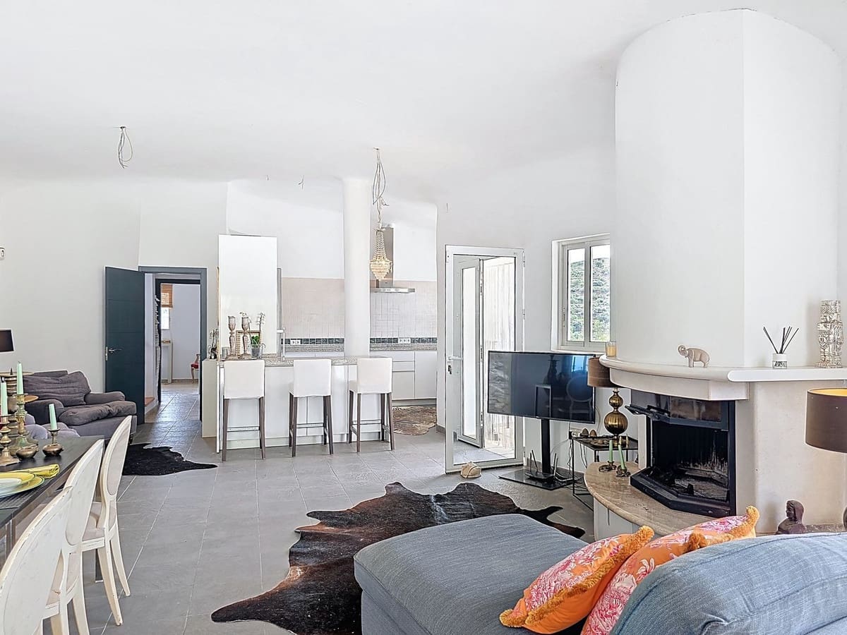 Chalet de 3 habitaciones en Arenas en venta con piscina garaje - 490.000 € (Ref: 8971251)