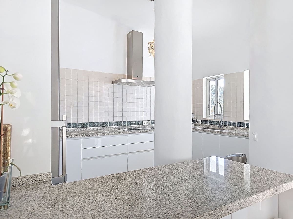 Chalet de 3 habitaciones en Arenas en venta con piscina garaje - 490.000 € (Ref: 8971251)