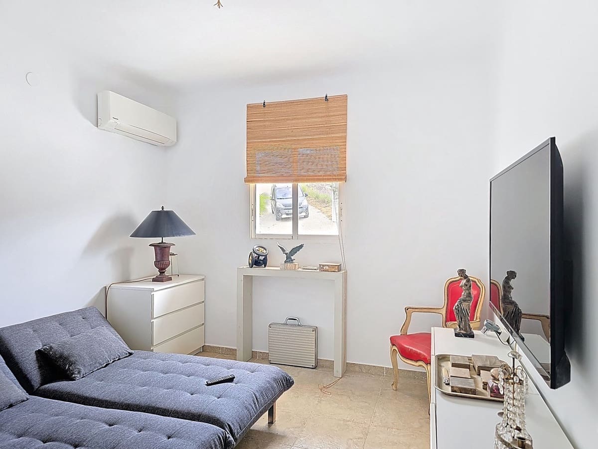 Chalet de 3 habitaciones en Arenas en venta con piscina garaje - 490.000 € (Ref: 8971251)