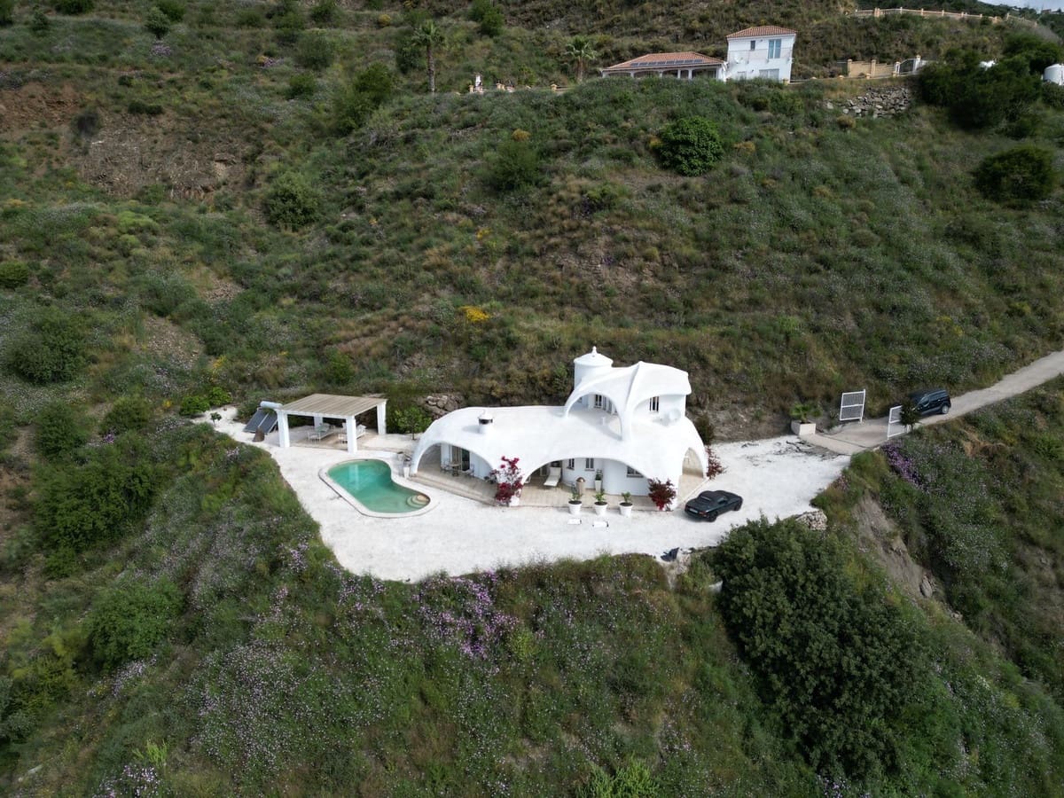 Chalet de 3 habitaciones en Arenas en venta con piscina garaje - 490.000 € (Ref: 8971251)