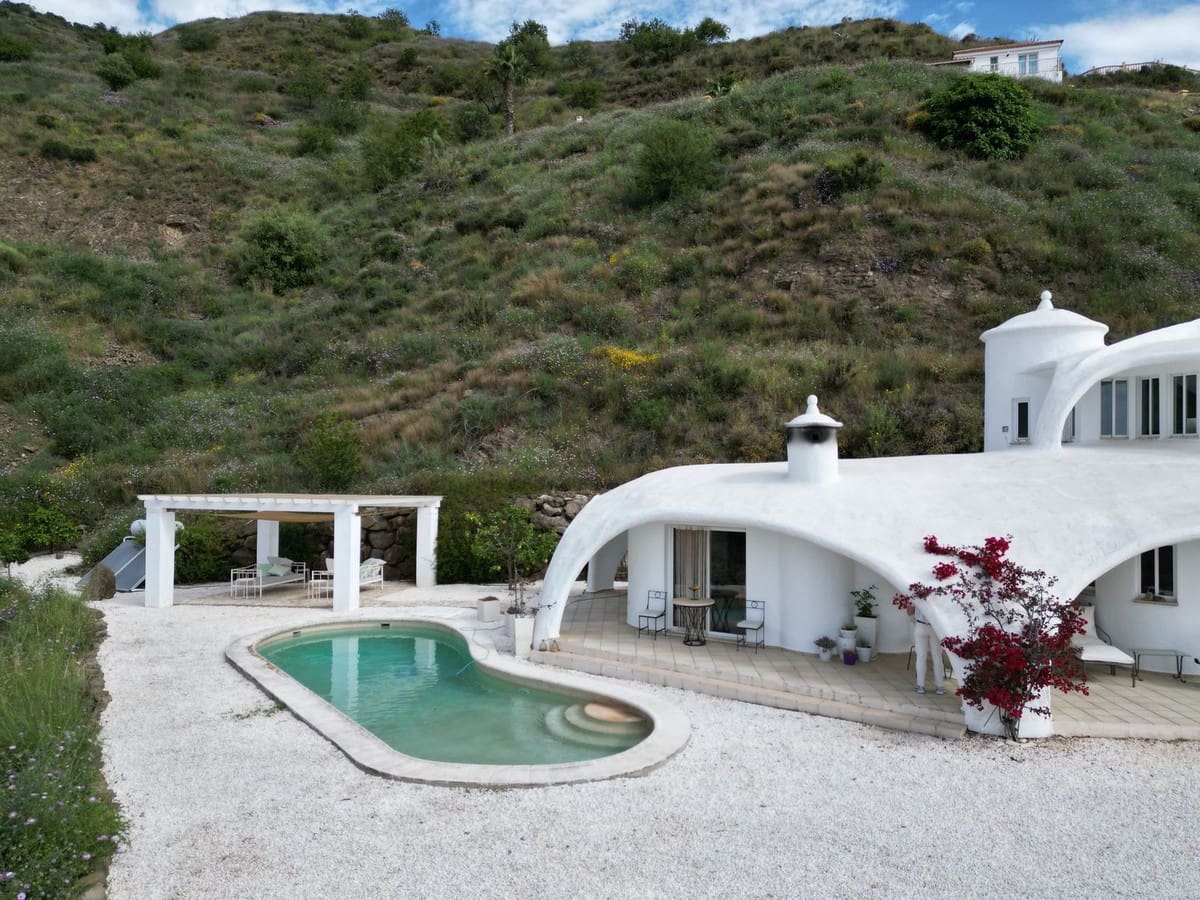 Chalet de 3 habitaciones en Arenas en venta con piscina garaje - 490.000 € (Ref: 8971251)