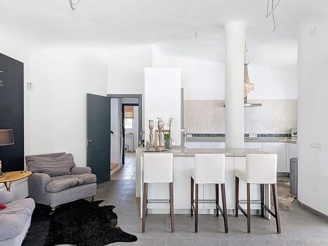 3 soverom Villa til salgs i Arenas med svømmebasseng garasje - € 490 000 (Ref: 8971251)