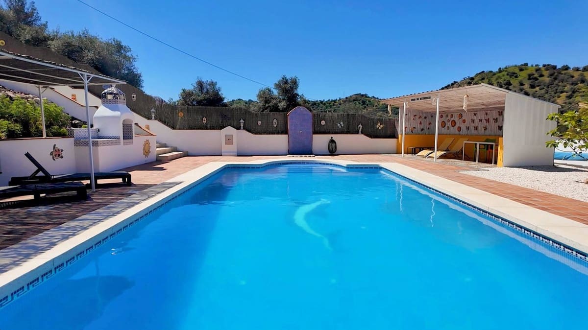 7 soveværelse Finca/Landehus til salg i Almogia med swimmingpool garage - € 599.000 (Ref: 8973197)