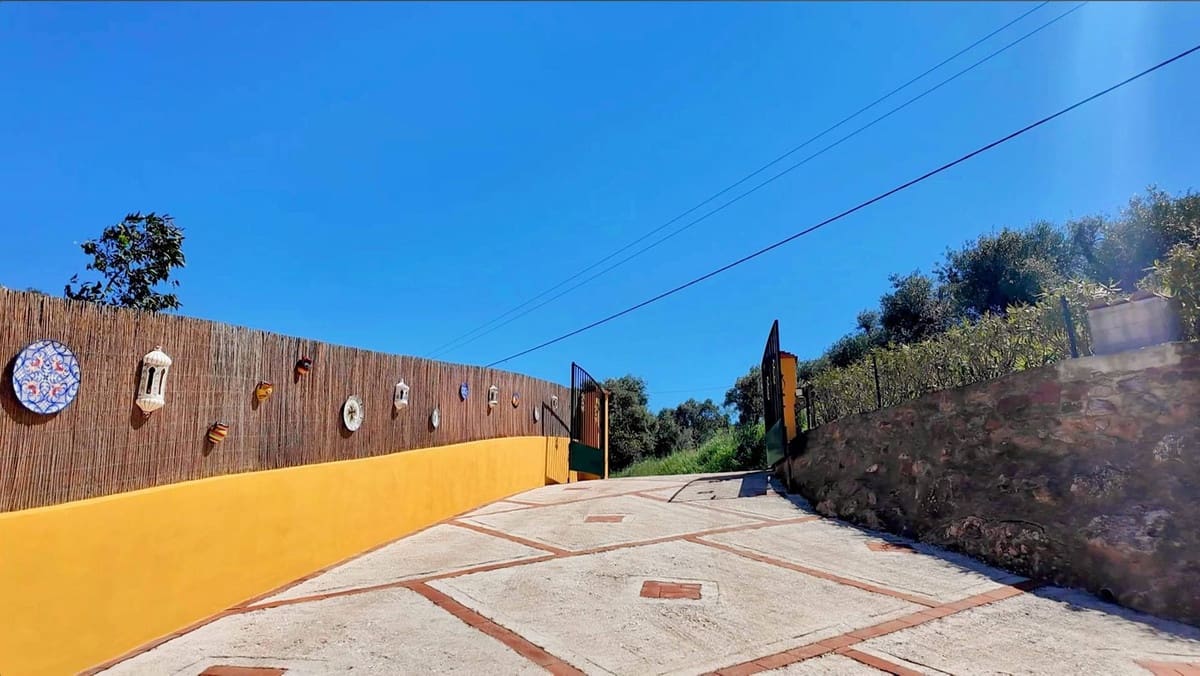 7 soveværelse Finca/Landehus til salg i Almogia med swimmingpool garage - € 599.000 (Ref: 8973197)