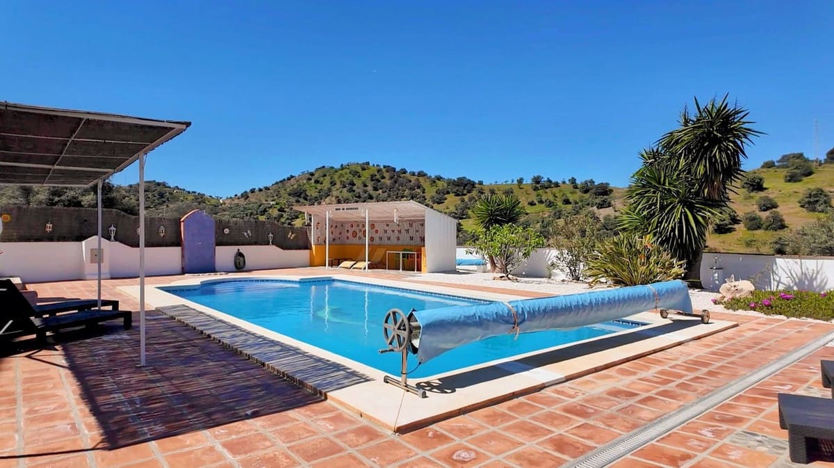 7 soveværelse Finca/Landehus til salg i Almogia med swimmingpool garage - € 599.000 (Ref: 8973197)